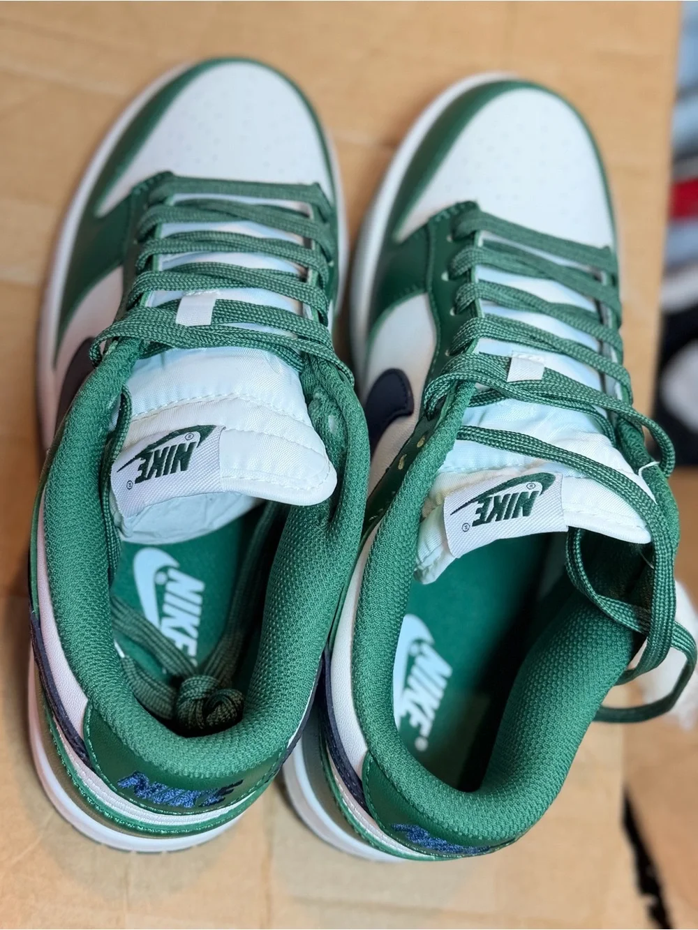Nike Kids Low-Top Sneakers in Green, White & Black